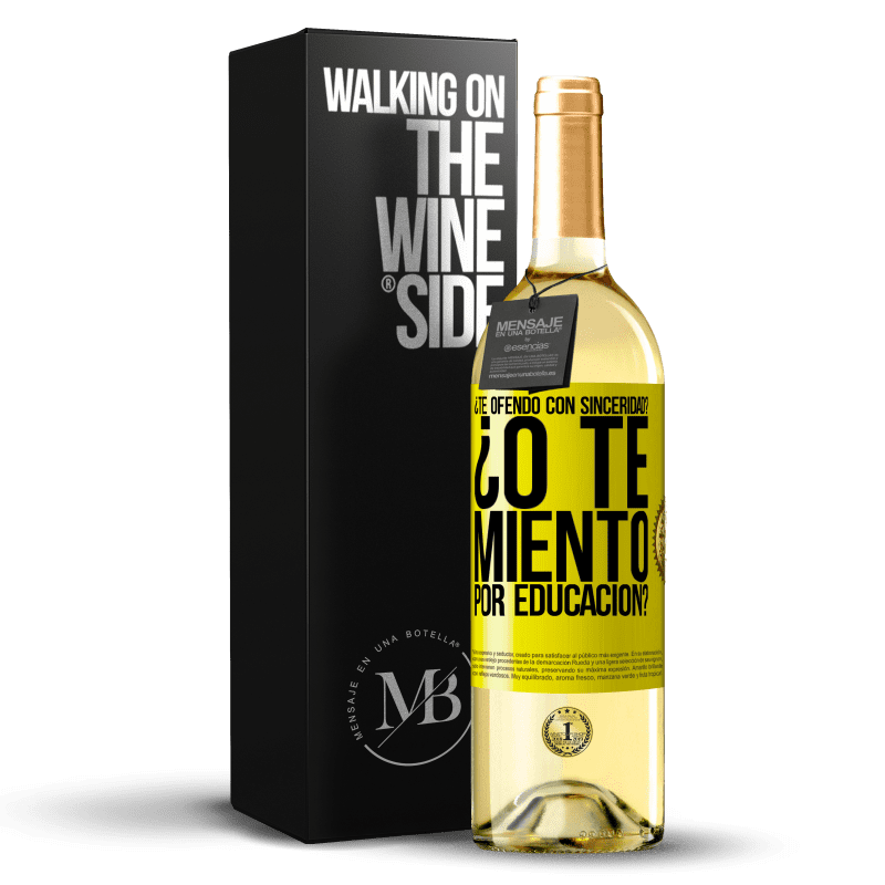 29,95 € Envío gratis | Vino Blanco Edición WHITE ¿Te ofendo con sinceridad? ¿O te miento por educación? Etiqueta Amarilla. Etiqueta personalizable Vino joven Cosecha 2024 Verdejo