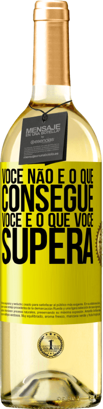 29,95 € | Vinho branco Edição WHITE Você não é o que consegue. Você é o que você supera Etiqueta Amarela. Etiqueta personalizável Vinho jovem Colheita 2024 Verdejo