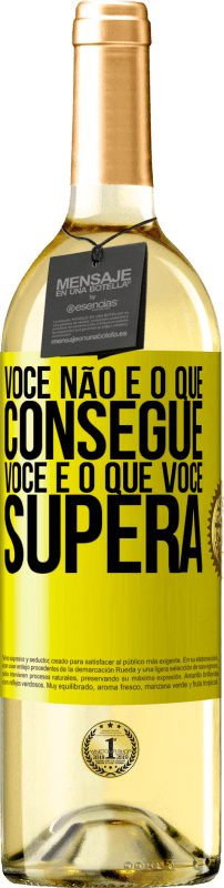 29,95 € | Vinho branco Edição WHITE Você não é o que consegue. Você é o que você supera Etiqueta Amarela. Etiqueta personalizável Vinho jovem Colheita 2025 Verdejo