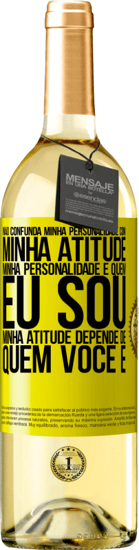 29,95 € | Vinho branco Edição WHITE Não confunda minha personalidade com minha atitude. Minha personalidade é quem eu sou. Minha atitude depende de quem você é Etiqueta Amarela. Etiqueta personalizável Vinho jovem Colheita 2024 Verdejo