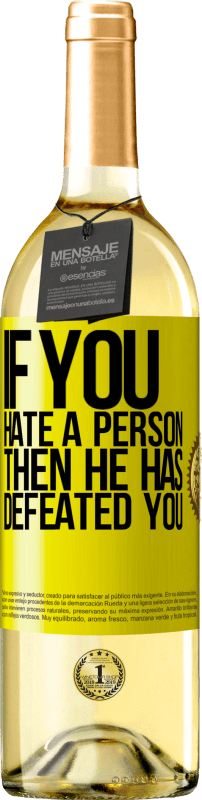 29,95 € 送料無料 | 白ワイン WHITEエディション あなたが人を憎むなら、彼はあなたを打ち負かした 黄色のラベル. カスタマイズ可能なラベル 若いワイン 収穫 2025 Verdejo