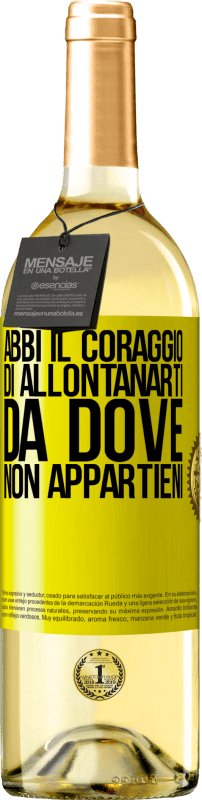 29,95 € Spedizione Gratuita | Vino bianco Edizione WHITE Abbi il coraggio di allontanarti da dove non appartieni Etichetta Gialla. Etichetta personalizzabile Vino giovane Raccogliere 2025 Verdejo