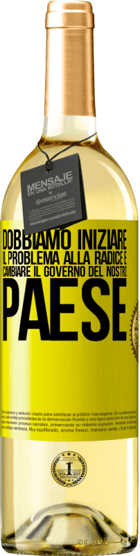 29,95 € Spedizione Gratuita | Vino bianco Edizione WHITE Dobbiamo iniziare il problema alla radice e cambiare il governo del nostro paese Etichetta Gialla. Etichetta personalizzabile Vino giovane Raccogliere 2025 Verdejo