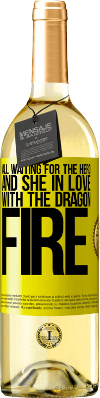 29,95 € | Белое вино Издание WHITE Все ждут героя и она влюблена в драконий огонь Желтая этикетка. Настраиваемая этикетка Молодое вино Урожай 2023 Verdejo
