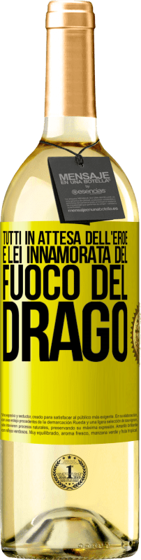 29,95 € | Vino bianco Edizione WHITE Tutti in attesa dell'eroe e lei innamorata del fuoco del drago Etichetta Gialla. Etichetta personalizzabile Vino giovane Raccogliere 2023 Verdejo