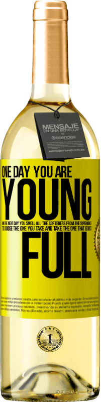 29,95 € | White Wine WHITE Edition One day you are young and the next day, you smell all the softeners from the supermarket to choose the one you take and take Yellow Label. Customizable label Young wine Harvest 2024 Verdejo