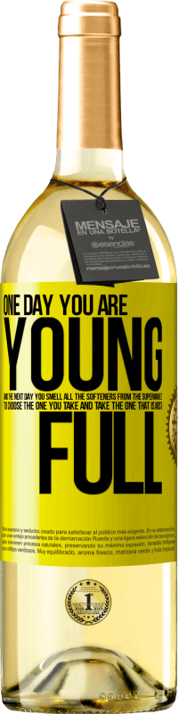 29,95 € | White Wine WHITE Edition One day you are young and the next day, you smell all the softeners from the supermarket to choose the one you take and take Yellow Label. Customizable label Young wine Harvest 2025 Verdejo