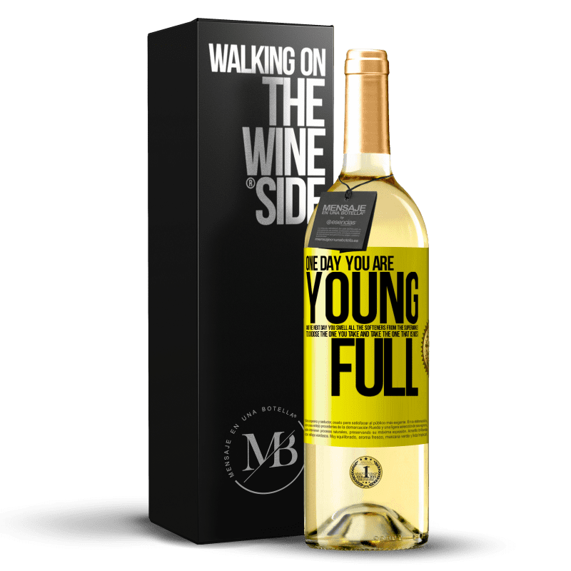 29,95 € Бесплатная доставка | Белое вино Издание WHITE Однажды вы молоды, а на следующий день вы чувствуете запах всех умягчителей из супермаркета, чтобы выбрать тот, который вы Желтая этикетка. Настраиваемая этикетка Молодое вино Урожай 2023 Verdejo