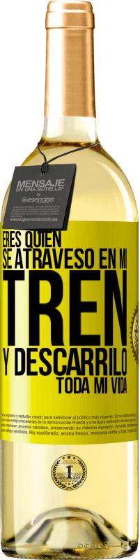 29,95 € Envío gratis | Vino Blanco Edición WHITE Eres quien se atravesó en mi tren y descarriló toda mi vida Etiqueta Amarilla. Etiqueta personalizable Vino joven Cosecha 2025 Verdejo