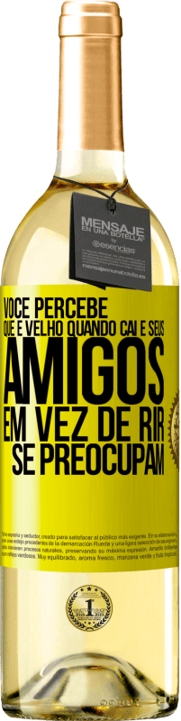 29,95 € | Vinho branco Edição WHITE Você percebe que é velho quando cai e seus amigos, em vez de rir, se preocupam Etiqueta Amarela. Etiqueta personalizável Vinho jovem Colheita 2023 Verdejo