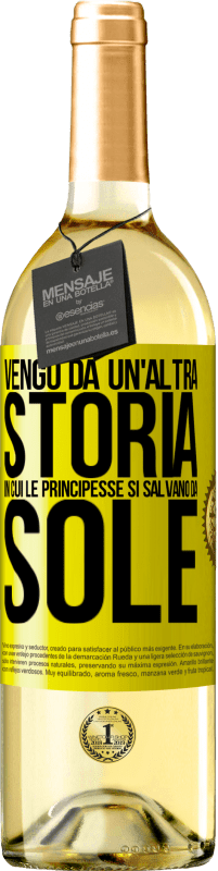 Spedizione Gratuita | Vino bianco Edizione WHITE Vengo da un'altra storia in cui le principesse si salvano da sole Etichetta Gialla. Etichetta personalizzabile Vino giovane Raccogliere 2023 Verdejo