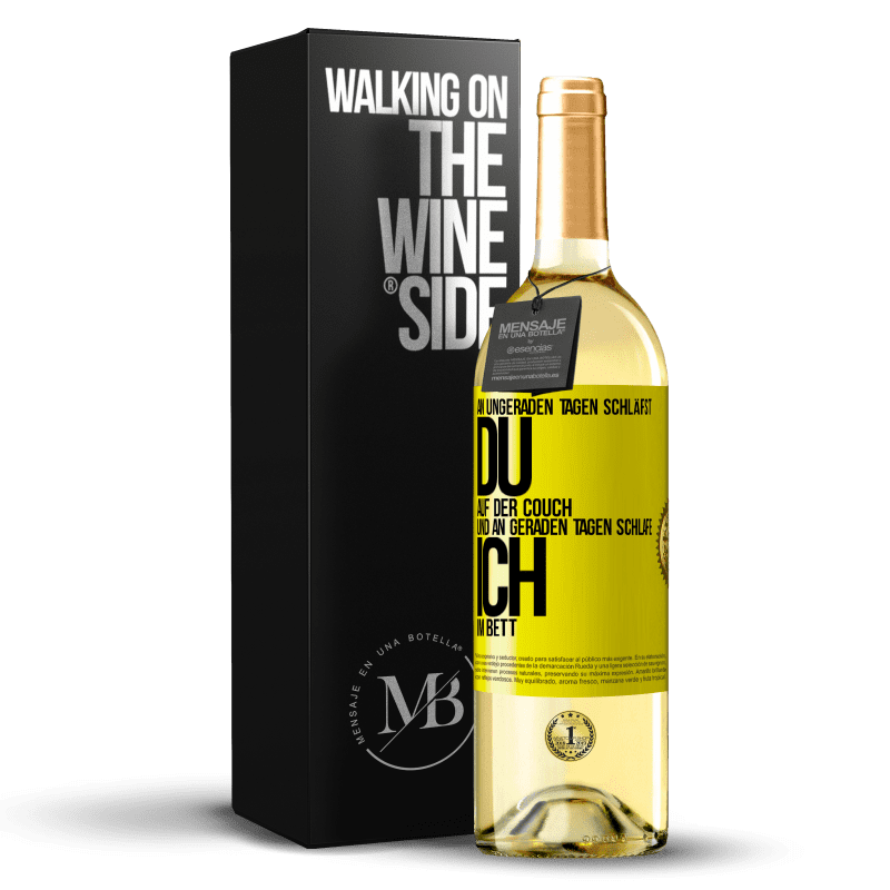 29,95 € Kostenloser Versand | Weißwein WHITE Ausgabe An ungeraden Tagen schläfst du auf der Couch und an geraden Tagen schlafe ich im Bett. Gelbes Etikett. Anpassbares Etikett Junger Wein Ernte 2025 Verdejo