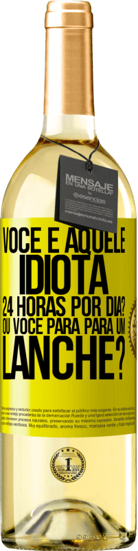 Envio grátis | Vinho branco Edição WHITE Você é aquele idiota 24 horas por dia? Ou você para para um lanche? Etiqueta Amarela. Etiqueta personalizável Vinho jovem Colheita 2023 Verdejo