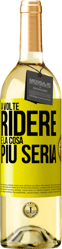 29,95 € Spedizione Gratuita | Vino bianco Edizione WHITE A volte ridere è la cosa più seria Etichetta Gialla. Etichetta personalizzabile Vino giovane Raccogliere 2025 Verdejo