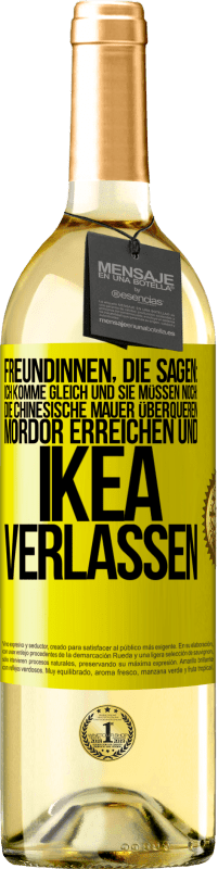 Kostenloser Versand | Weißwein WHITE Ausgabe Freundinnen, die sagen: Ich komme gleich. Und sie müssen noch: die Chinesische Mauer überqueren, Mordor erreichen und Ikea verla Gelbes Etikett. Anpassbares Etikett Junger Wein Ernte 2023 Verdejo