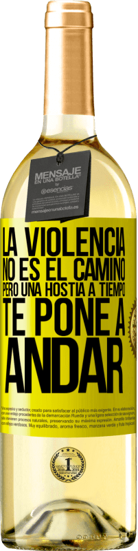 Envío gratis | Vino Blanco Edición WHITE La violencia no es el camino, pero una hostia a tiempo te pone a andar Etiqueta Amarilla. Etiqueta personalizable Vino joven Cosecha 2023 Verdejo