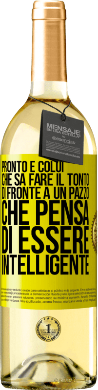 29,95 € Spedizione Gratuita | Vino bianco Edizione WHITE Pronto è colui che sa fare il tonto ... di fronte a un pazzo che pensa di essere intelligente Etichetta Gialla. Etichetta personalizzabile Vino giovane Raccogliere 2025 Verdejo