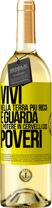 Spedizione Gratuita | Vino bianco Edizione WHITE Vivi nella terra più ricca e guarda il potere in cervelli così poveri Etichetta Gialla. Etichetta personalizzabile Vino giovane Raccogliere 2023 Verdejo