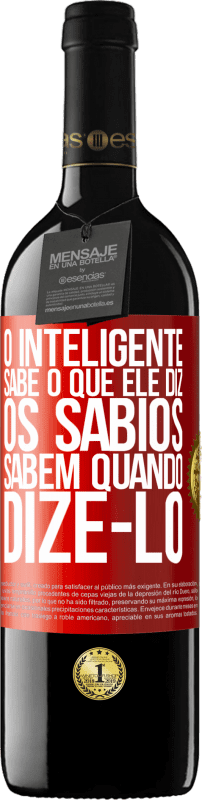 39,95 € | Vinho tinto Edição RED MBE Reserva O inteligente sabe o que ele diz. Os sábios sabem quando dizê-lo Etiqueta Vermelha. Etiqueta personalizável Reserva 12 Meses Colheita 2015 Tempranillo