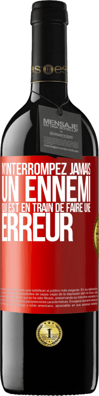 39,95 € | Vin rouge Édition RED MBE Réserve N'interrompez jamais un ennemi qui est en train de faire une erreur Étiquette Rouge. Étiquette personnalisable Réserve 12 Mois Récolte 2015 Tempranillo