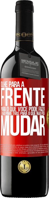 39,95 € | Vinho tinto Edição RED MBE Reserva Olhe para a frente, para o que você pode fazer e não para trás, para o que não pode mudar Etiqueta Vermelha. Etiqueta personalizável Reserva 12 Meses Colheita 2015 Tempranillo