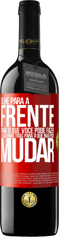 39,95 € Envio grátis | Vinho tinto Edição RED MBE Reserva Olhe para a frente, para o que você pode fazer e não para trás, para o que não pode mudar Etiqueta Vermelha. Etiqueta personalizável Reserva 12 Meses Colheita 2016 Tempranillo