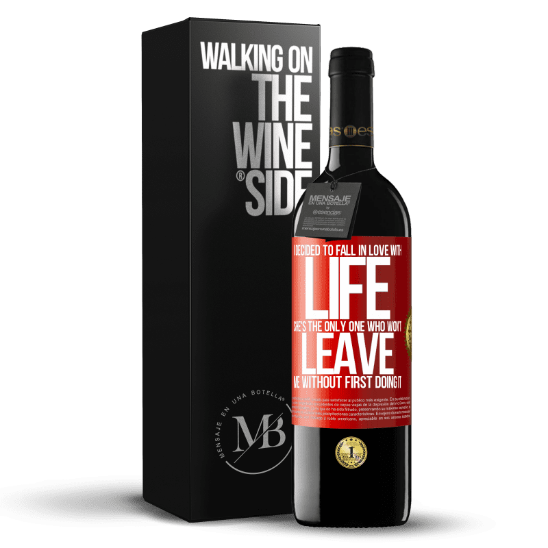 29,95 € Free Shipping | Red Wine RED Edition Crianza 6 Months I decided to fall in love with life. She's the only one who won't leave me without first doing it Red Label. Customizable label Aging in oak barrels 6 Months Harvest 2019 Tempranillo