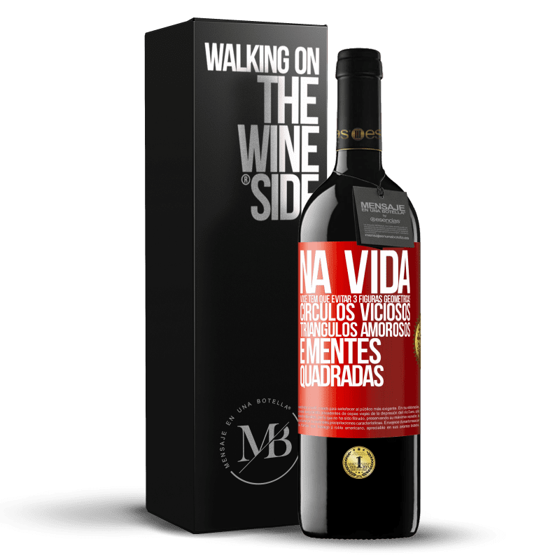 39,95 € Envio grátis | Vinho tinto Edição RED MBE Reserva Na vida você tem que evitar 3 figuras geométricas. Círculos viciosos, triângulos amorosos e mentes quadradas Etiqueta Vermelha. Etiqueta personalizável Reserva 12 Meses Colheita 2016 Tempranillo