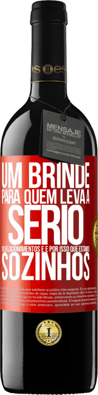 39,95 € Envio grátis | Vinho tinto Edição RED MBE Reserva Um brinde para quem leva a sério os relacionamentos e é por isso que estamos sozinhos Etiqueta Vermelha. Etiqueta personalizável Reserva 12 Meses Colheita 2016 Tempranillo