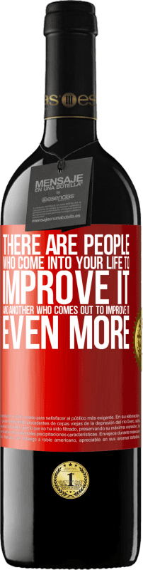 «Есть люди, которые приходят в вашу жизнь, чтобы улучшить ее, и есть люди, которые выходят, чтобы улучшить ее еще больше» Издание RED MBE Бронировать