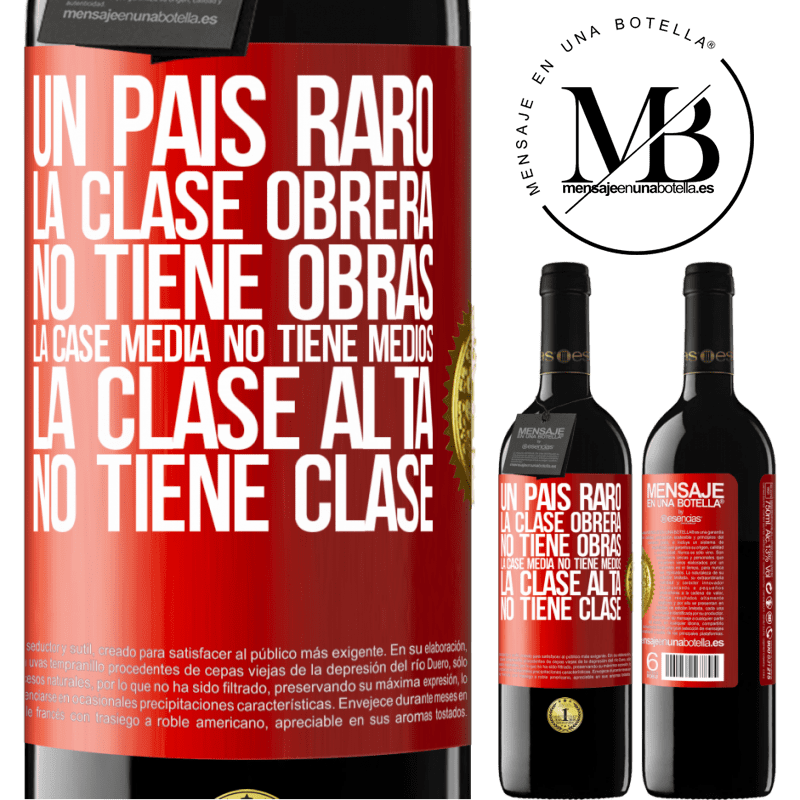 39,95 € Envío gratis | Vino Tinto Edición RED MBE Reserva Un país raro: la clase obrera no tiene obras, la case media no tiene medios, la clase alta no tiene clase Etiqueta Roja. Etiqueta personalizable Reserva 12 Meses Cosecha 2014 Tempranillo