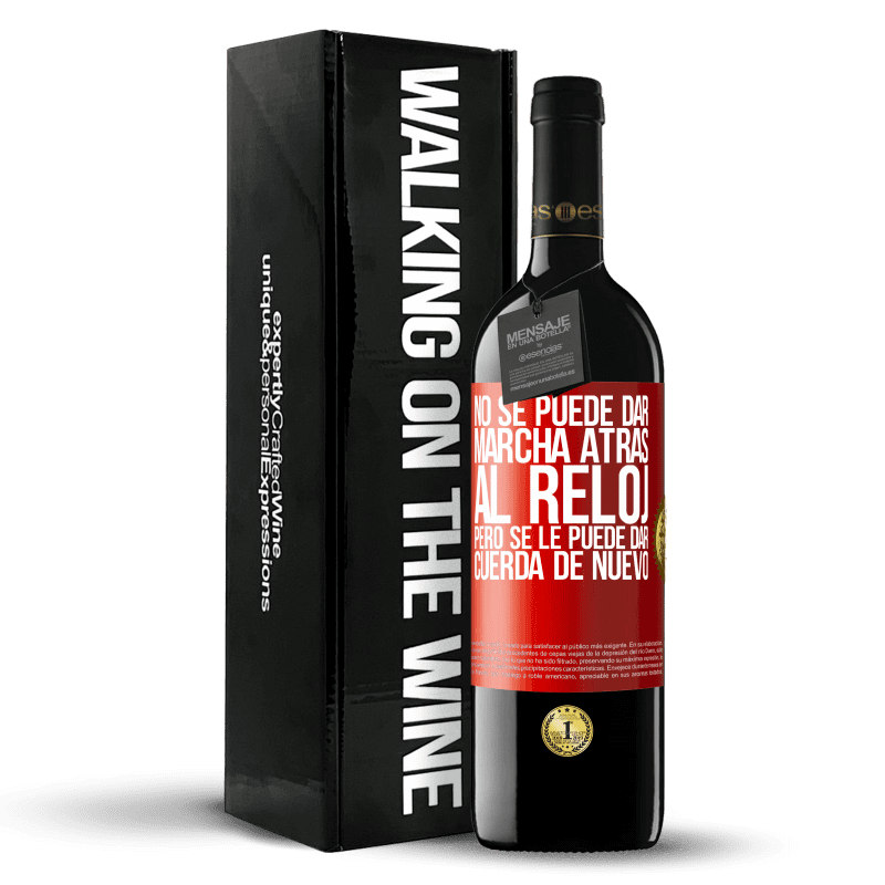 39,95 € Envío gratis | Vino Tinto Edición RED MBE Reserva No se puede dar marcha atrás al reloj, pero se le puede dar cuerda de nuevo Etiqueta Roja. Etiqueta personalizable Reserva 12 Meses Cosecha 2015 Tempranillo