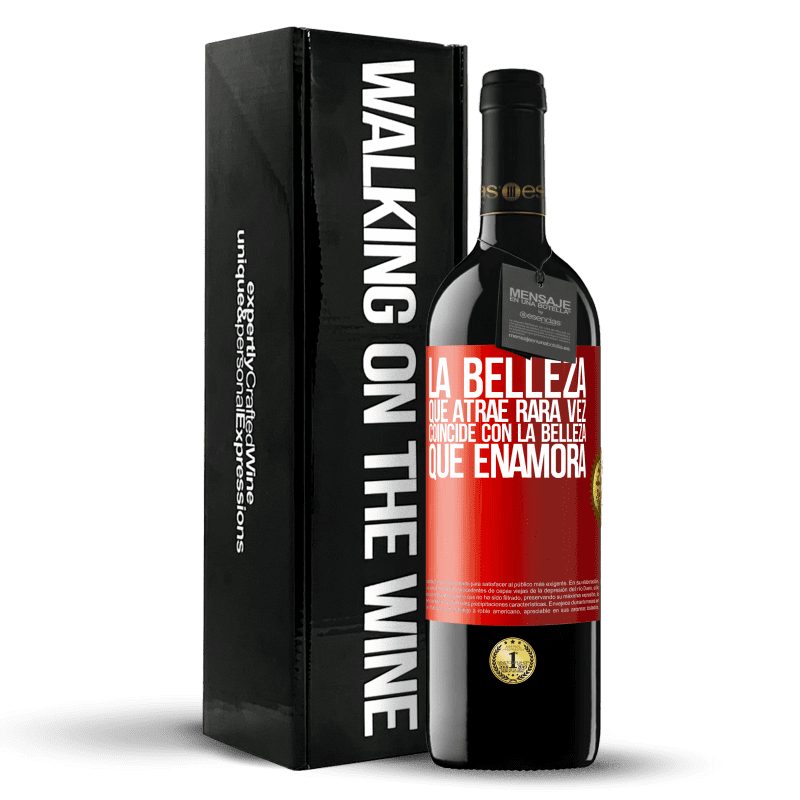 39,95 € Envío gratis | Vino Tinto Edición RED MBE Reserva La belleza que atrae rara vez coincide con la belleza que enamora Etiqueta Roja. Etiqueta personalizable Reserva 12 Meses Cosecha 2015 Tempranillo