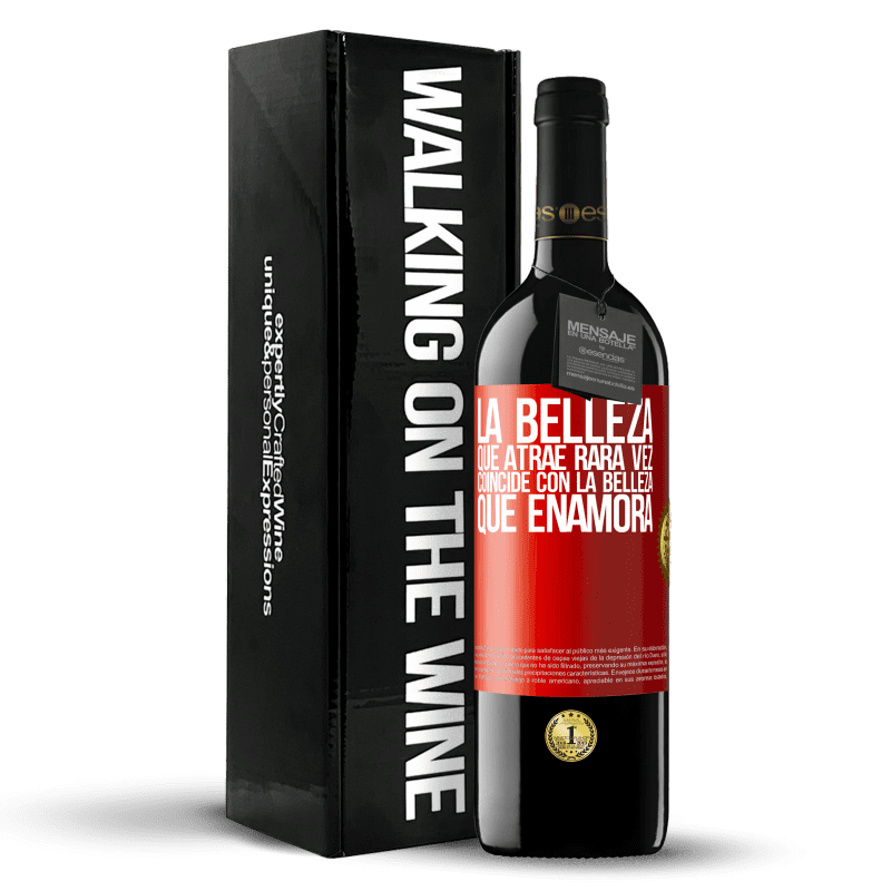 39,95 € Envío gratis | Vino Tinto Edición RED MBE Reserva La belleza que atrae rara vez coincide con la belleza que enamora Etiqueta Roja. Etiqueta personalizable Reserva 12 Meses Cosecha 2016 Tempranillo