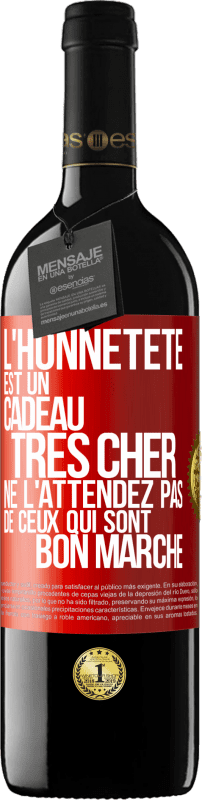 39,95 € | Vin rouge Édition RED MBE Réserve L'honnêteté est un cadeau très cher. Ne l'attendez pas de ceux qui sont bon marché Étiquette Rouge. Étiquette personnalisable Réserve 12 Mois Récolte 2014 Tempranillo