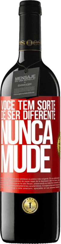 39,95 € | Vinho tinto Edição RED MBE Reserva Você tem sorte de ser diferente. Nunca mude Etiqueta Vermelha. Etiqueta personalizável Reserva 12 Meses Colheita 2015 Tempranillo