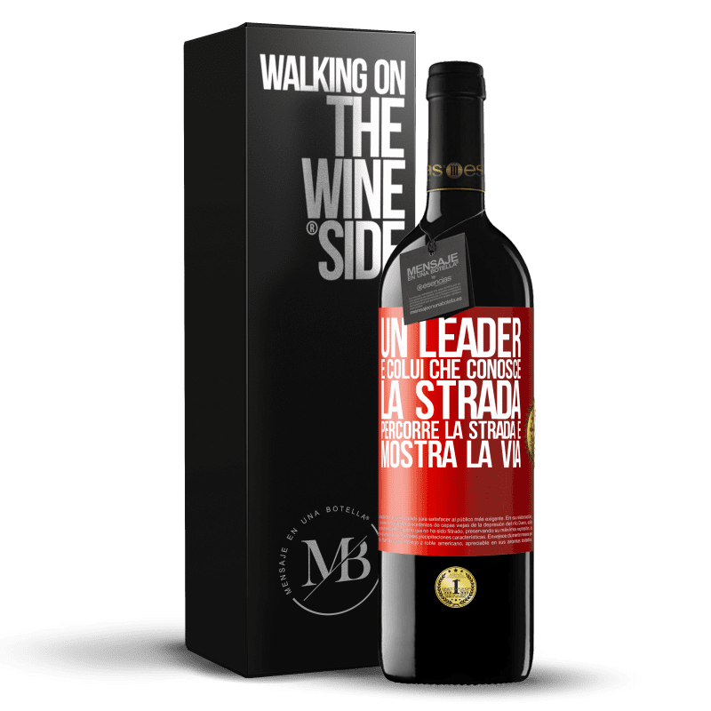 39,95 € Spedizione Gratuita | Vino rosso Edizione RED MBE Riserva Un leader è colui che conosce la strada, percorre la strada e mostra la via Etichetta Rossa. Etichetta personalizzabile Riserva 12 Mesi Raccogliere 2014 Tempranillo