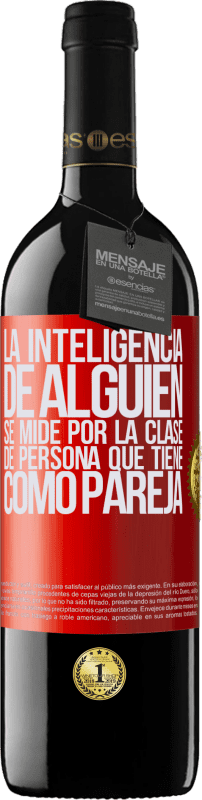 39,95 € Envío gratis | Vino Tinto Edición RED MBE Reserva La inteligencia de alguien se mide por la clase de persona que tiene como pareja Etiqueta Roja. Etiqueta personalizable Reserva 12 Meses Cosecha 2015 Tempranillo