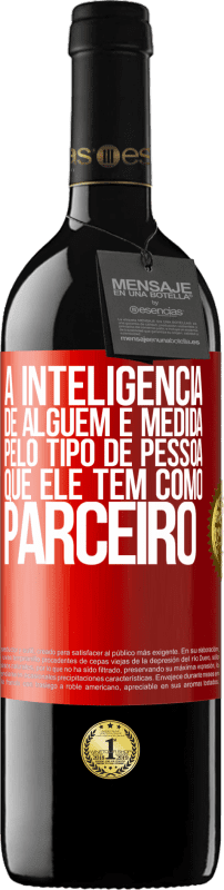 39,95 € Envio grátis | Vinho tinto Edição RED MBE Reserva A inteligência de alguém é medida pelo tipo de pessoa que ele tem como parceiro Etiqueta Vermelha. Etiqueta personalizável Reserva 12 Meses Colheita 2016 Tempranillo