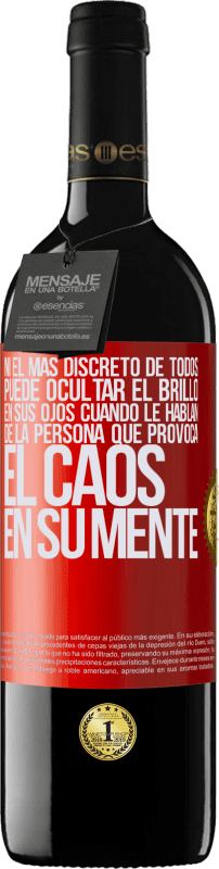 39,95 € Envío gratis | Vino Tinto Edición RED MBE Reserva Ni el más discreto de todos puede ocultar el brillo en sus ojos cuando le hablan de la persona que provoca el caos en su Etiqueta Roja. Etiqueta personalizable Reserva 12 Meses Cosecha 2016 Tempranillo