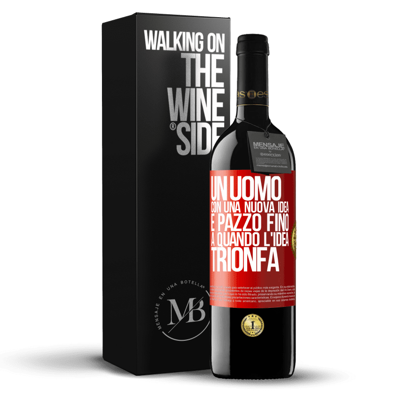 39,95 € Spedizione Gratuita | Vino rosso Edizione RED MBE Riserva Un uomo con una nuova idea è pazzo fino a quando l'idea trionfa Etichetta Rossa. Etichetta personalizzabile Riserva 12 Mesi Raccogliere 2015 Tempranillo