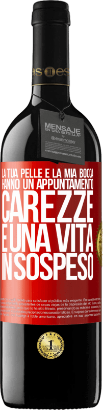 39,95 € Spedizione Gratuita | Vino rosso Edizione RED MBE Riserva La tua pelle e la mia bocca hanno un appuntamento, carezze e una vita in sospeso Etichetta Rossa. Etichetta personalizzabile Riserva 12 Mesi Raccogliere 2016 Tempranillo