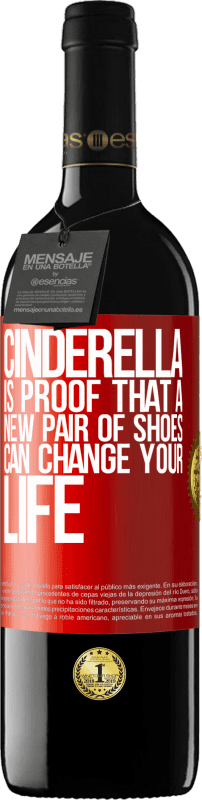 39,95 € | 红酒 RED版 MBE 预订 灰姑娘证明了一双新鞋可以改变您的生活 红色标签. 可自定义的标签 预订 12 个月 收成 2014 Tempranillo