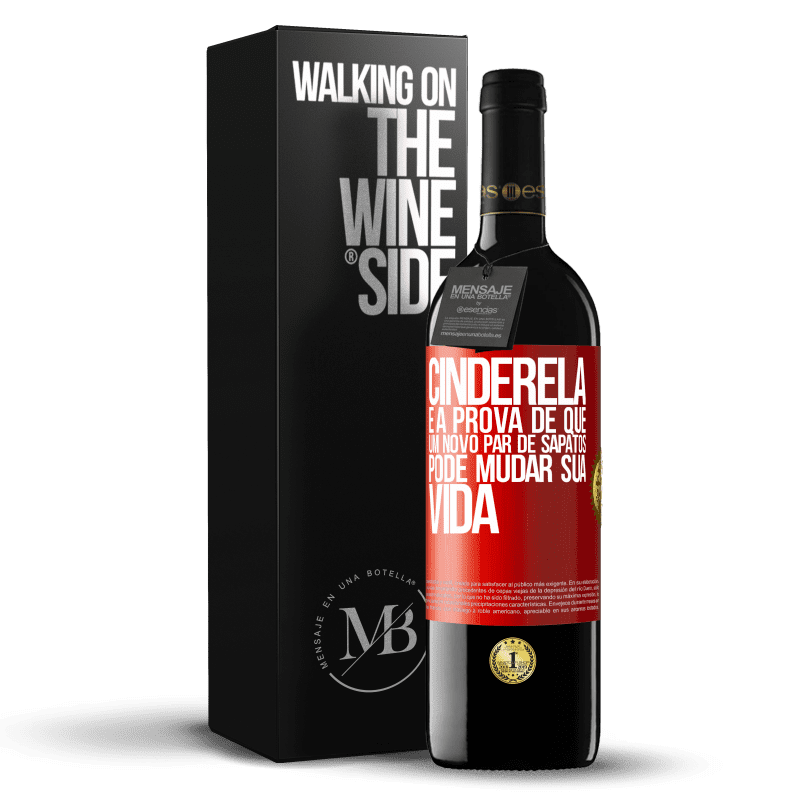 39,95 € Envio grátis | Vinho tinto Edição RED MBE Reserva Cinderela é a prova de que um novo par de sapatos pode mudar sua vida Etiqueta Vermelha. Etiqueta personalizável Reserva 12 Meses Colheita 2015 Tempranillo