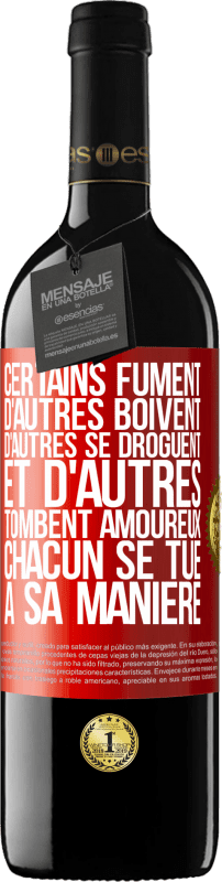 39,95 € Envoi gratuit | Vin rouge Édition RED MBE Réserve Certains fument, d'autres boivent, d'autres se droguent et d'autres tombent amoureux. Chacun se tue à sa manière Étiquette Rouge. Étiquette personnalisable Réserve 12 Mois Récolte 2016 Tempranillo