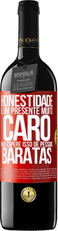 39,95 € Envio grátis | Vinho tinto Edição RED MBE Reserva Honestidade é um presente muito caro. Não espere isso de pessoas baratas Etiqueta Vermelha. Etiqueta personalizável Reserva 12 Meses Colheita 2014 Tempranillo