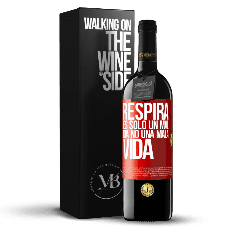 39,95 € Envío gratis | Vino Tinto Edición RED MBE Reserva Respira, es sólo un mal día, no una mala vida Etiqueta Roja. Etiqueta personalizable Reserva 12 Meses Cosecha 2015 Tempranillo