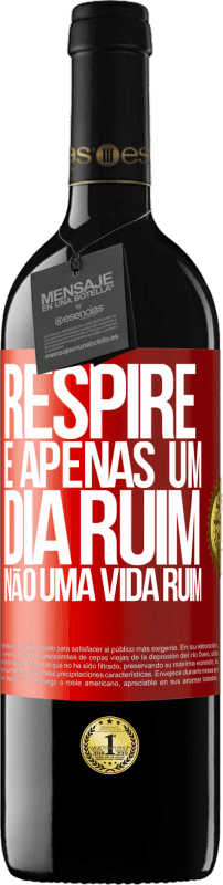 39,95 € | Vinho tinto Edição RED MBE Reserva Respire, é apenas um dia ruim, não uma vida ruim Etiqueta Vermelha. Etiqueta personalizável Reserva 12 Meses Colheita 2015 Tempranillo