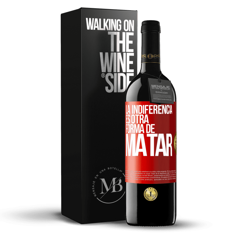 39,95 € Envío gratis | Vino Tinto Edición RED MBE Reserva La indiferencia es otra forma de matar Etiqueta Roja. Etiqueta personalizable Reserva 12 Meses Cosecha 2015 Tempranillo