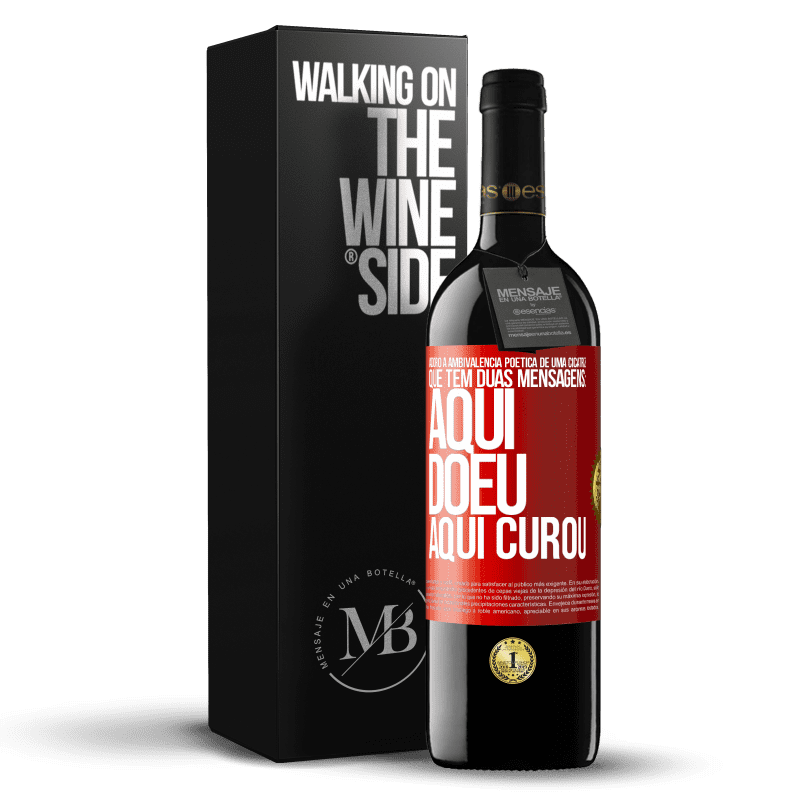 39,95 € Envio grátis | Vinho tinto Edição RED MBE Reserva Adoro a ambivalência poética de uma cicatriz, que tem duas mensagens: aqui doeu, aqui curou Etiqueta Vermelha. Etiqueta personalizável Reserva 12 Meses Colheita 2015 Tempranillo